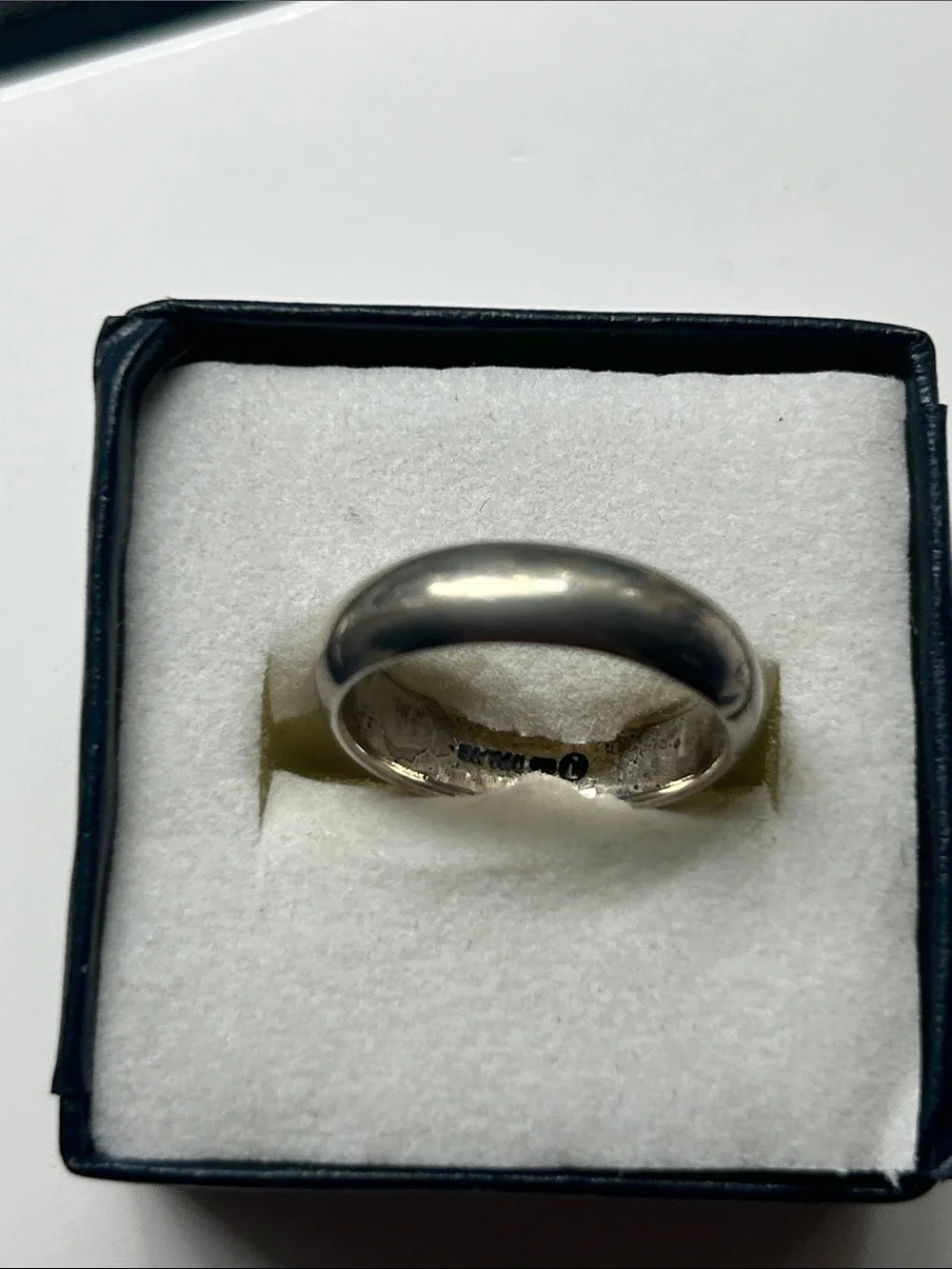 Classic Men's Silver Dome Wedding Band - Polished Finish 925